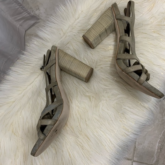 B. Makowski the Pat strappy heels shoes - Picture 5 of 8